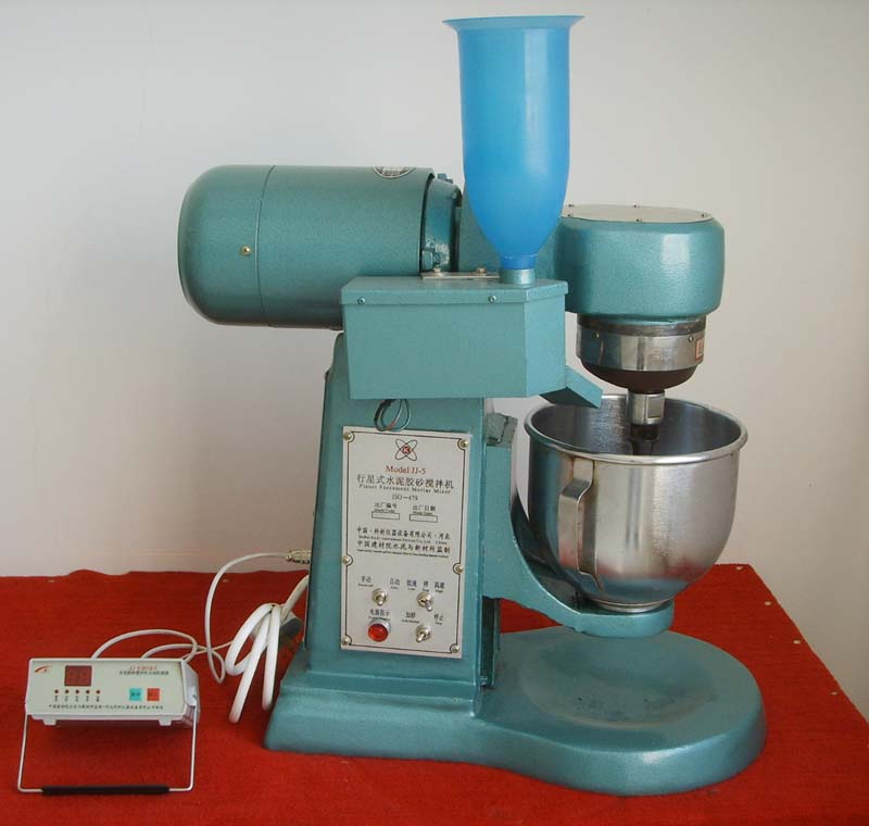 Mixer til blanding af mørtler